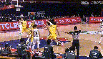 广厦|郭艾伦生涯之夜，张镇麟笑开了花，孙铭徽气到哽咽，广厦还有戏吗？