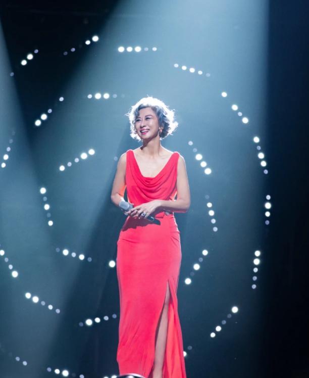 谢娜|谢娜发文告别浪姐3!坦言产后状态差需适应,下届将和TA同盟主持?