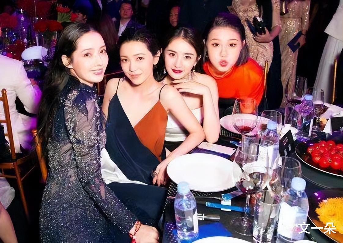 杨幂|杨幂、杨颖、赵丽颖穿V领裙有多美？也敌不过最后一位又美又大胆