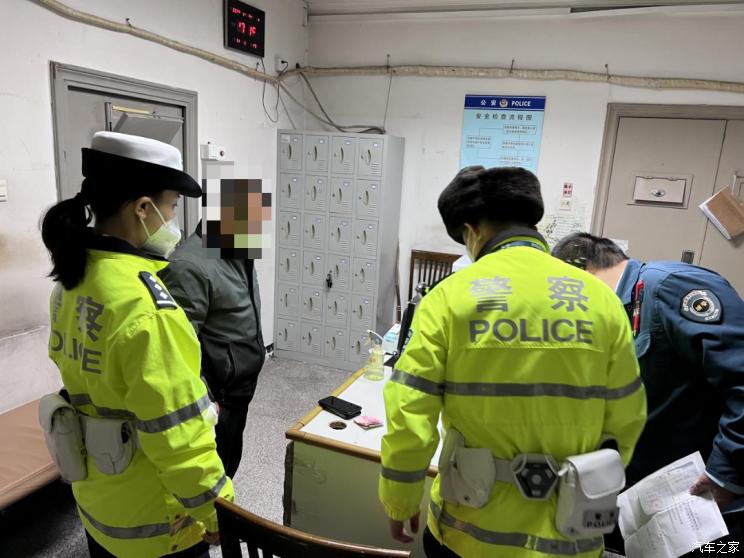 北京交警连续查获多起“花样”涉牌案件