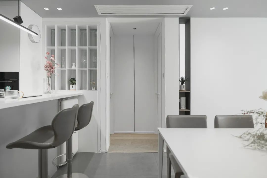 110㎡简约纯净三居,去客厅化打造多功能区,更适合这个三口之家!