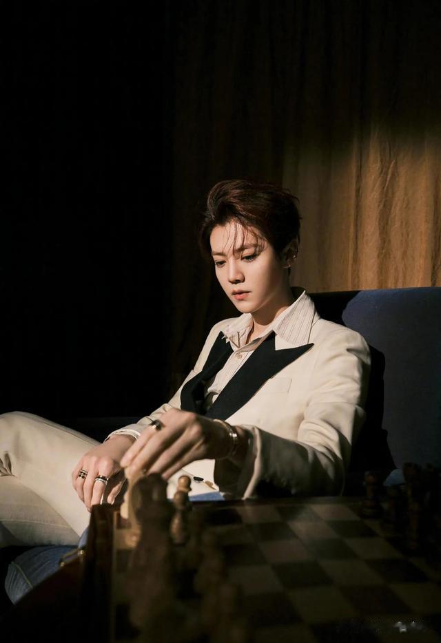 鹿晗|离谱!鹿晗被曝出轨孙嘉灵和宋妍霏,立深情人设,还与乔欣有关联