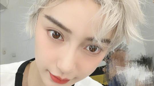 Angelababy|Angelababy不理吸烟照外流 晒银白短发美照