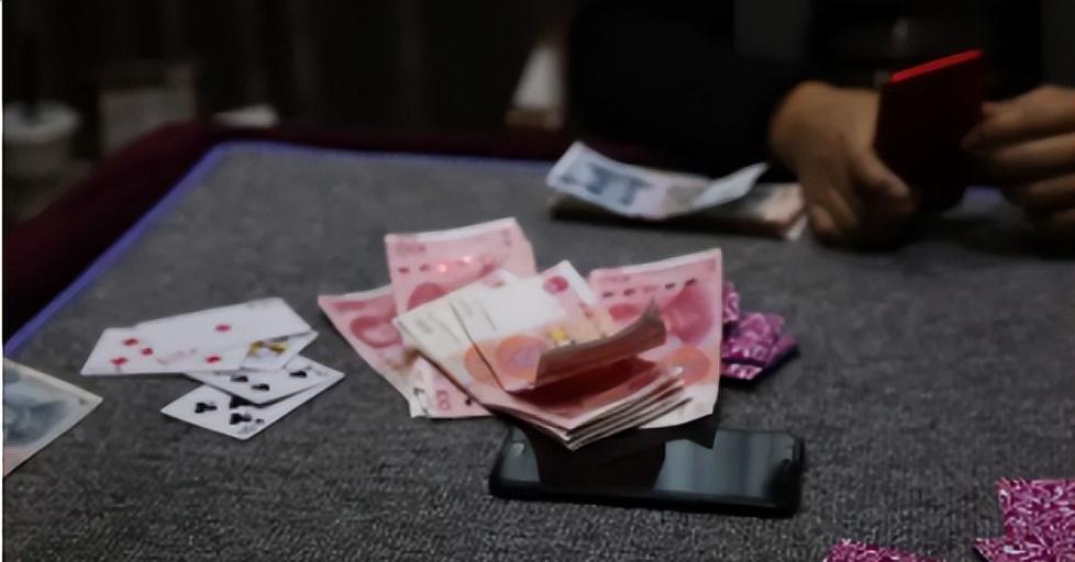 03年内蒙孝子为父迁坟,墓中惊现无名尸骨,调查牵出桩生父杀子案
