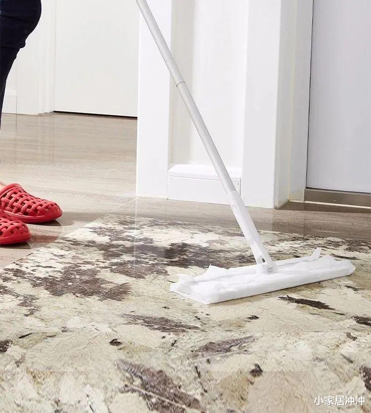 天天扫地，地板毛絮还很多？教你正确做法，一周不扫也干净