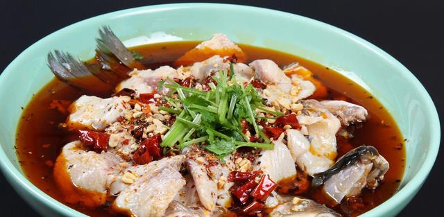 四川省|四川男子罕见钓获“金甲鲤鱼”，不知该如何处置，网友：放葱姜蒜