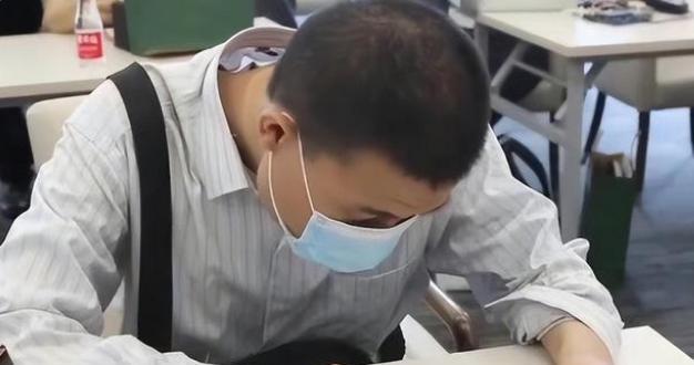 韦东奕|北大韦东奕“简历”火了，仅有短短4行字，含金量便让人望尘莫及