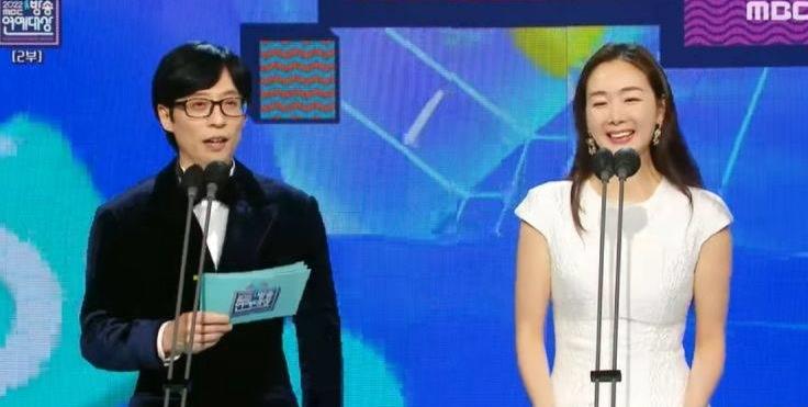 崔智友|崔智友演艺大赏搭档刘在石 48岁外貌身材仍未走样 圈内好友众多