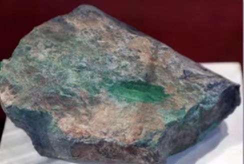 羲之爱鹅|如何通过皮壳判断翡翠原石“种老”和“种嫩”?