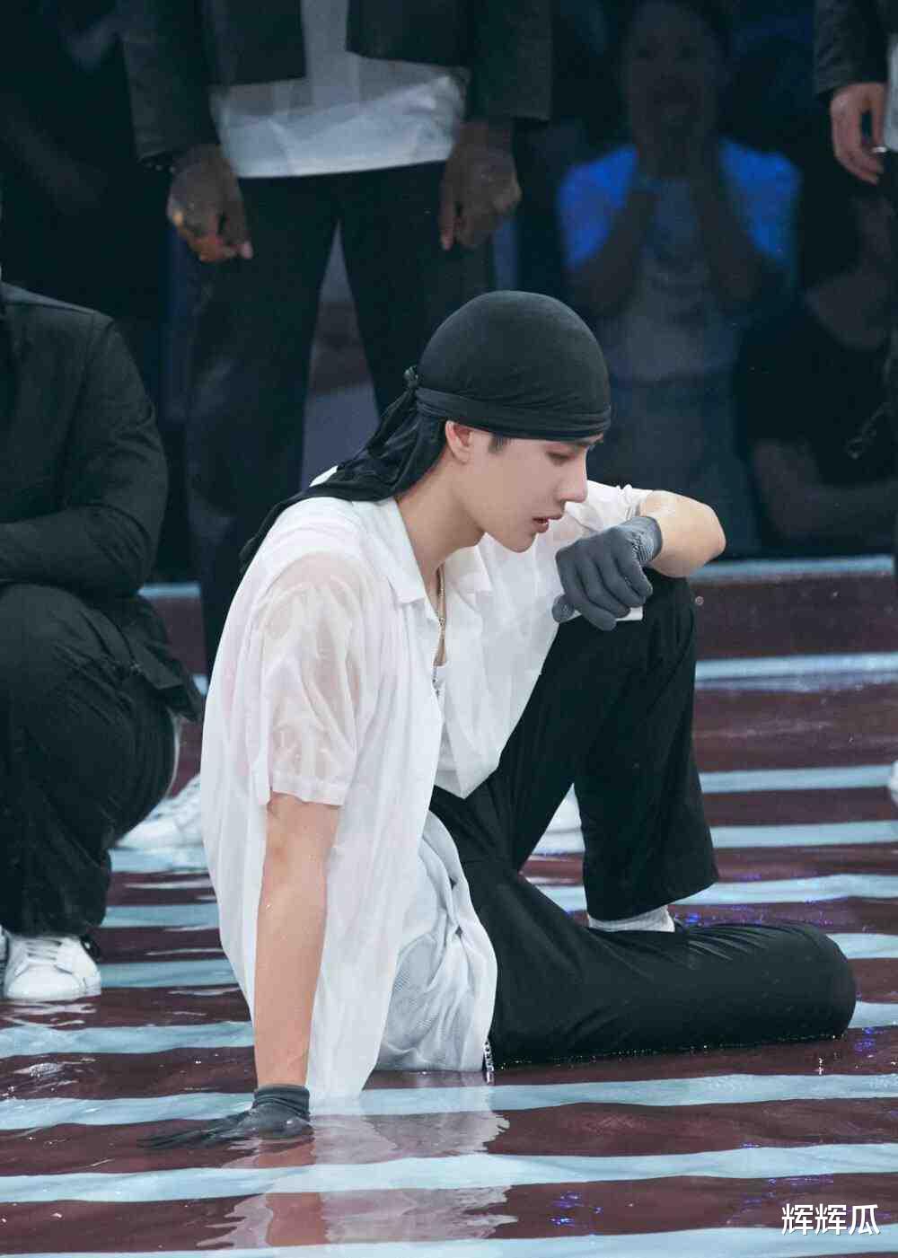 王一博|不仅是李易峰,王一博也被质疑