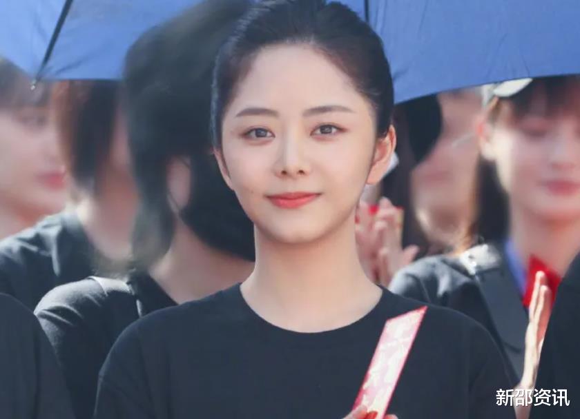 张佳宁|30岁演高中生还能被夸的4位女星,一个比一个有少女感
