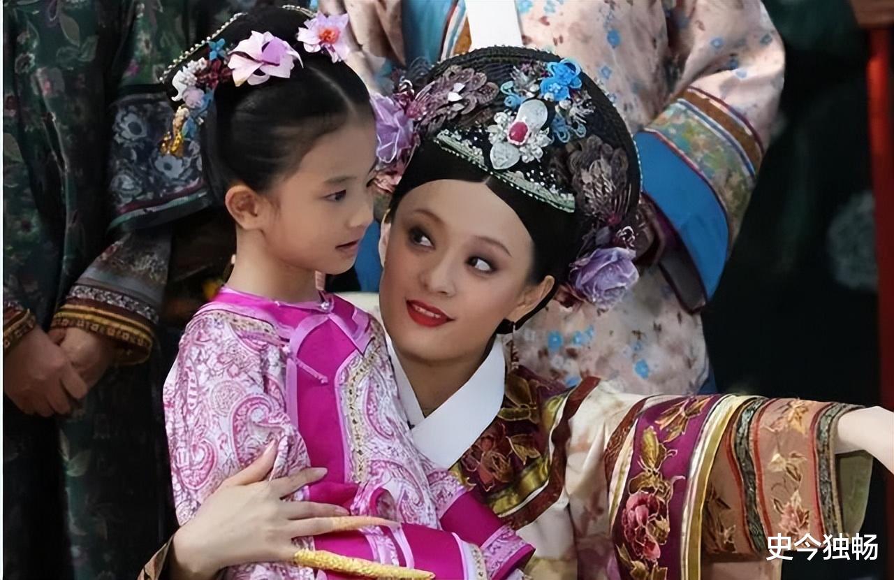 口红 清朝妃子为何总戴长指甲套？除了美观，更重要的是为了方便皇上