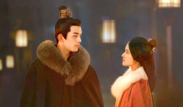 赵露思|吴磊、赵露思《星汉灿烂》戏外搂腰捏耳超亲密网封“最强发电机”