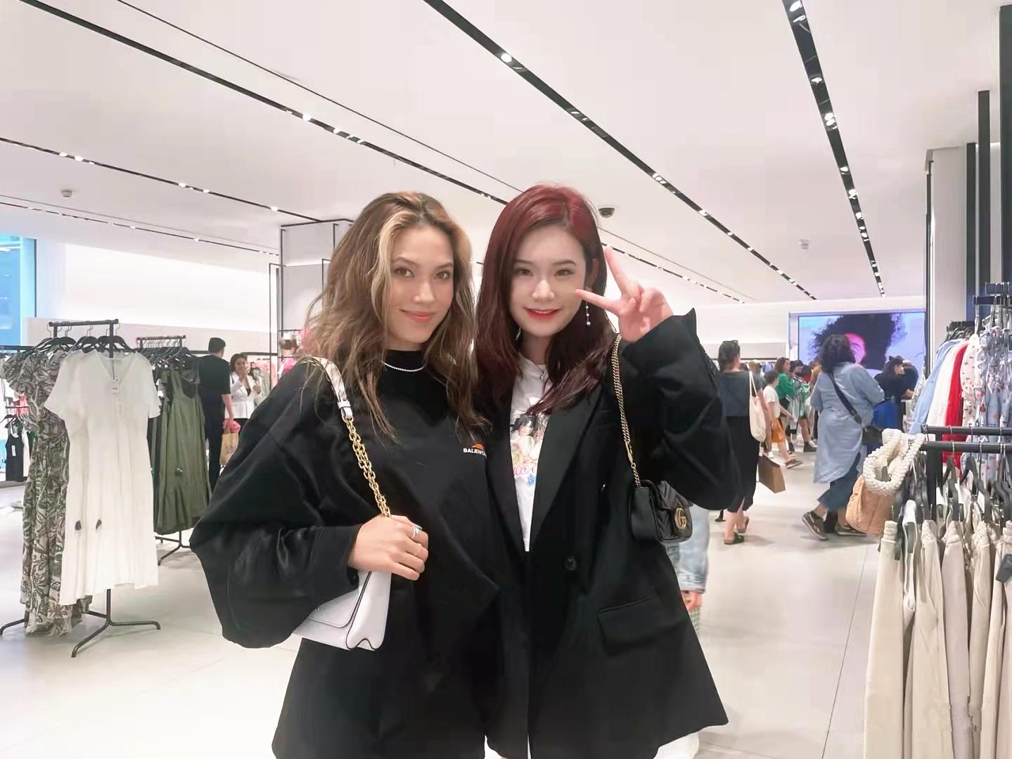 伦敦|多位中国粉丝在伦敦偶遇谷爱凌！逛平价服装店，被粉丝赞温柔可爱