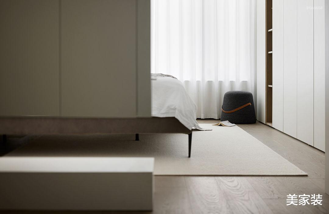 简约雅致的现代居住空间，追求简洁，收获舒适感