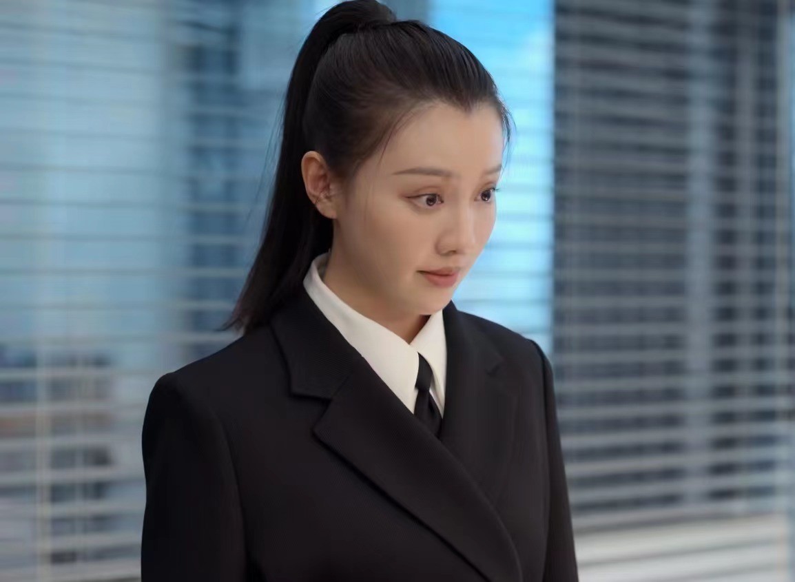 玫瑰之战|玫瑰之战:叶勤勤露出真面目,三处伏笔暗示她才是本剧的狠角色