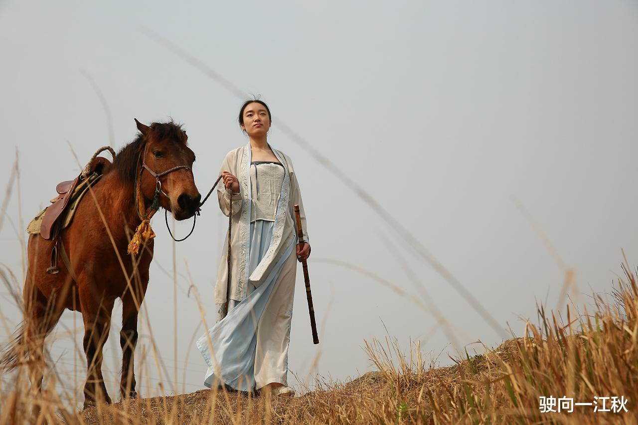 晚秋|原创七言绝句《晚秋》,好诗抒发真情实感,读此诗有无悲凉之意?