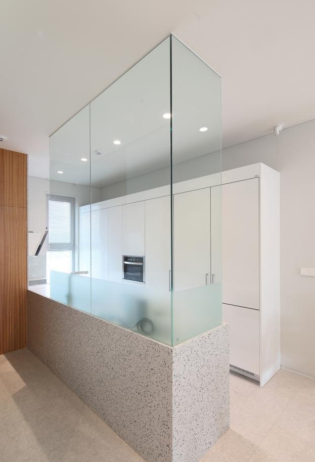 153两层小楼，天井封顶变身室内花园，一家3口的生活惬意十足