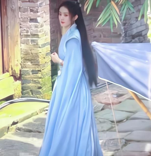 赵丽颖|《与凤行》赵丽颖长发及腰，充满巫女气息！“红缨银枪”意外出镜