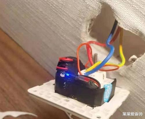 2018年,一对情侣苏州游玩,一个月后在网站上看到自己,崩溃报警