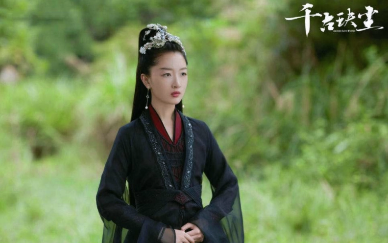 迪丽热巴|适合出演绝世美女的女星:刘亦菲、彭小苒、 迪丽热巴上榜