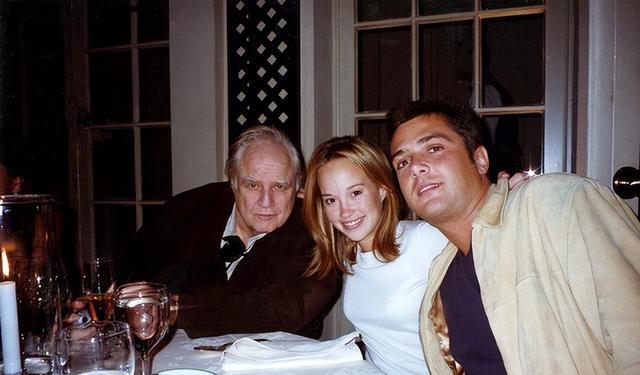 马龙·白兰度|有一半中国血统的大溪地姑娘：19岁爱上马龙白兰度，被操控了半生