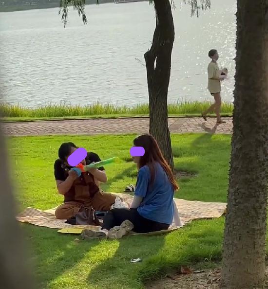 男子去相亲,初次见面带女子去露营,还带小孩玩的玩具遭女子嫌弃