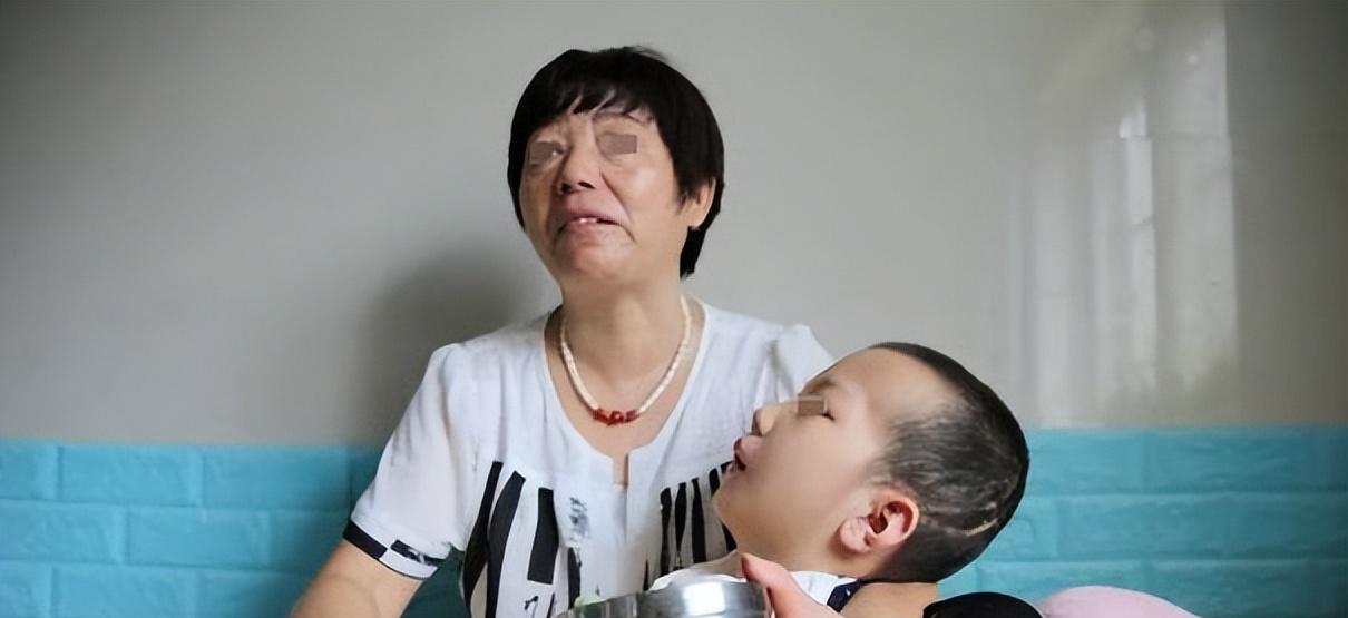 2017年6岁儿子被继母打进ICU,器官衰竭后不治身亡,继母被判16年