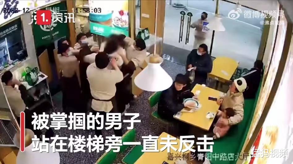 男子打店员反被群殴,别拿抑郁症说事儿