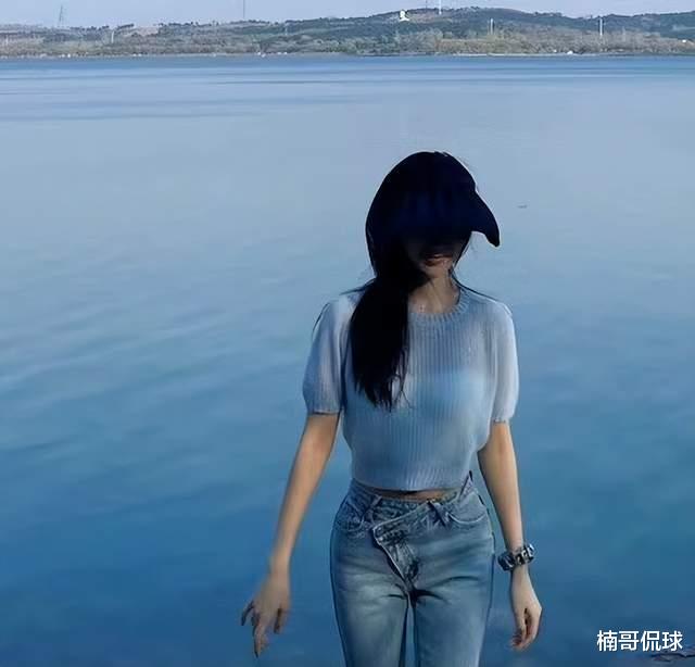 高诗岩|张镇麟女友晒旅游照！纤腰细腿颜值很高，与高诗岩女友是大学同学