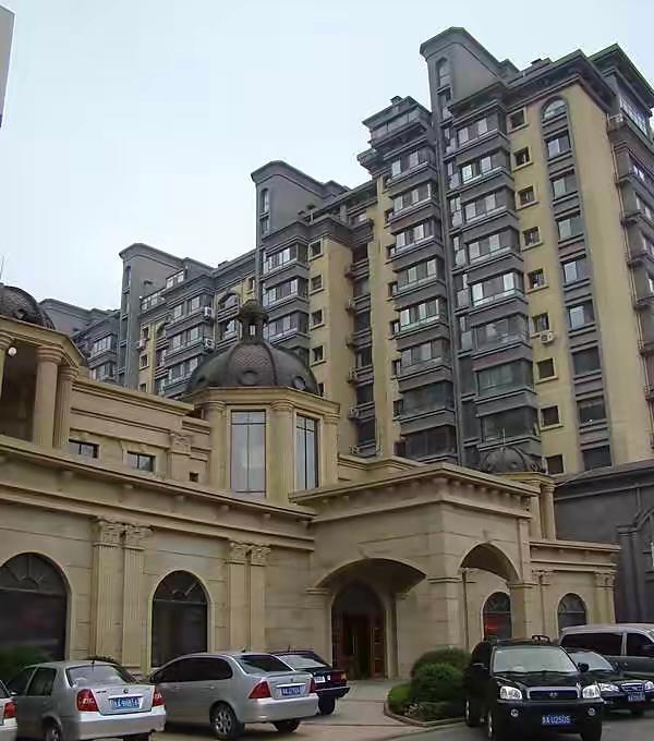 江西男孩清晨被害,嫌犯20楼跳楼自杀,知情者:男孩妈妈引狼入室