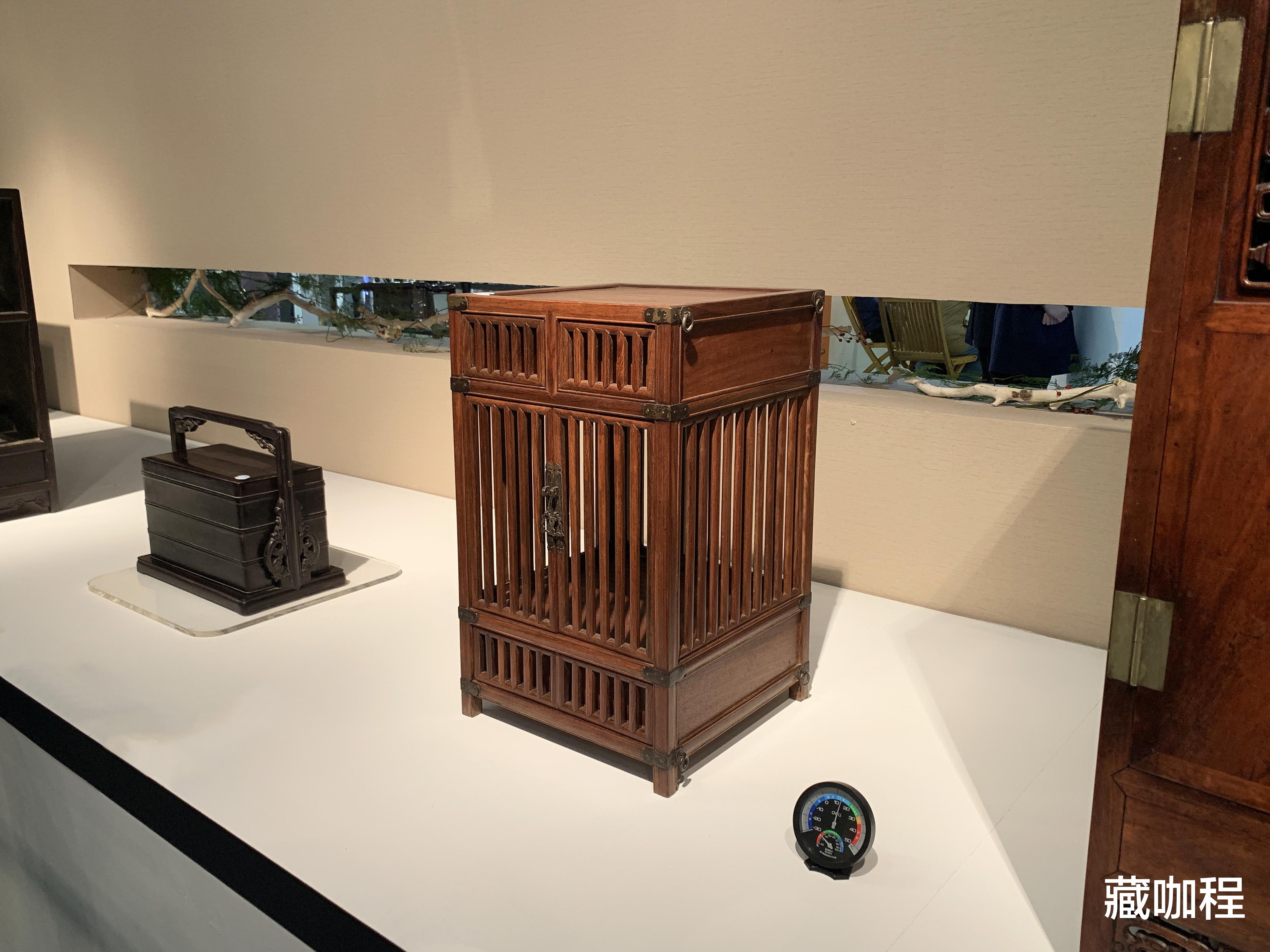 黄花梨竖棂格箱笼,有谁知道是用来做什么的?