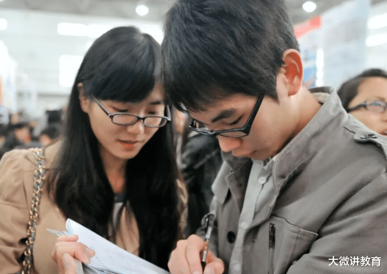 大学生|现在找工作门槛这么高？不接受三无家庭本科生，大学生有苦难言