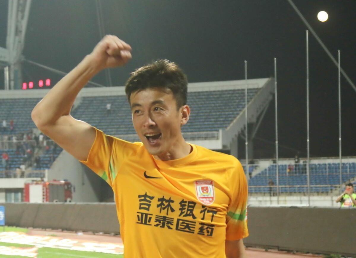 拉尔森|中超4消息：泰山0-1浙江，宋振瑜退役，拉尔森与大连人解约