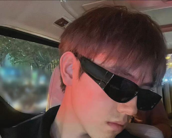 檀健次|4.9图：杨丞琳 陈飞宇 鞠婧祎 檀健次 白敬亭 黄明昊 张韶涵 张若昀 陈坤