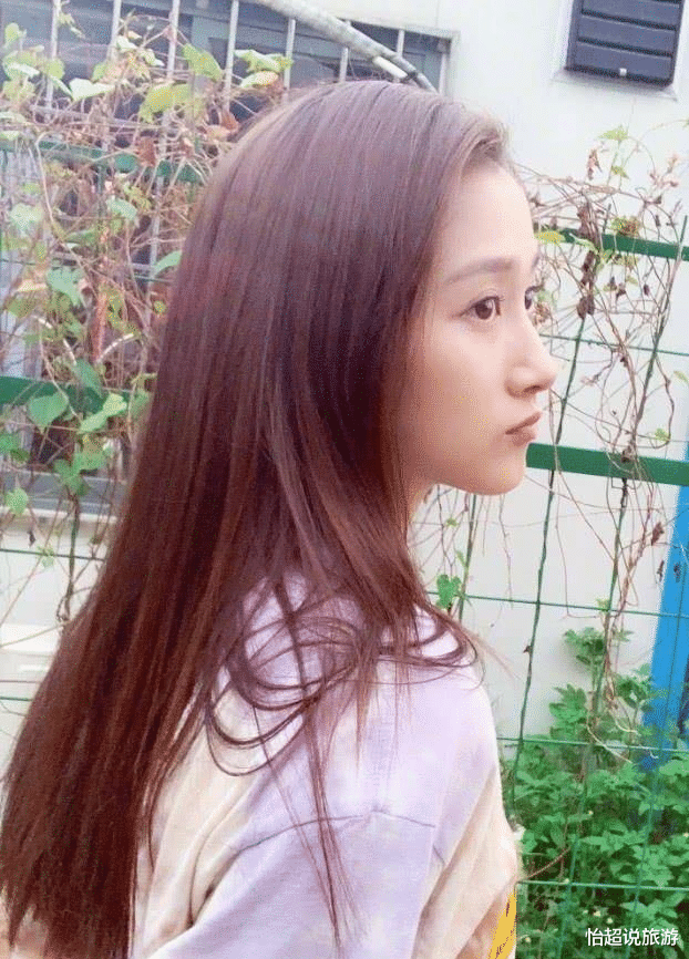 关晓彤|关晓彤穿“死亡芭比鞋”，竟然长出了一双卡通腿