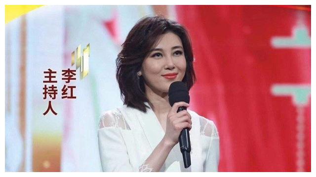 穿衣搭配 “央视女神”李红44岁挺时髦,穿衣端庄从容,一副成熟知性相真美