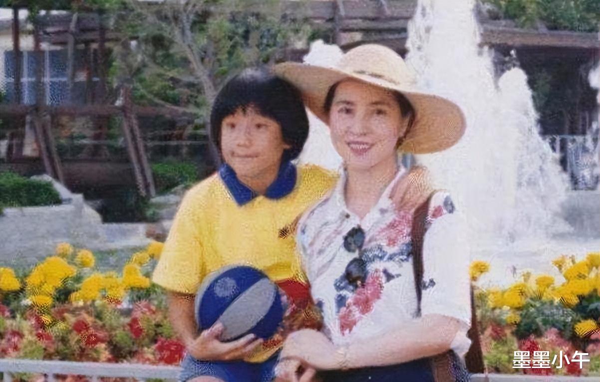 成龙|从未合作过的成龙与周润发：同样是“香港之子”，可惜不是一路人