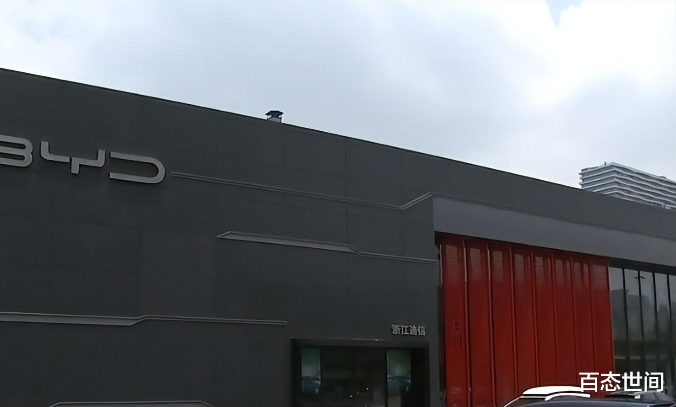 杭州小伙试乘比亚迪展车,车辆突然启动撞车,4S店:赔2万或买车
