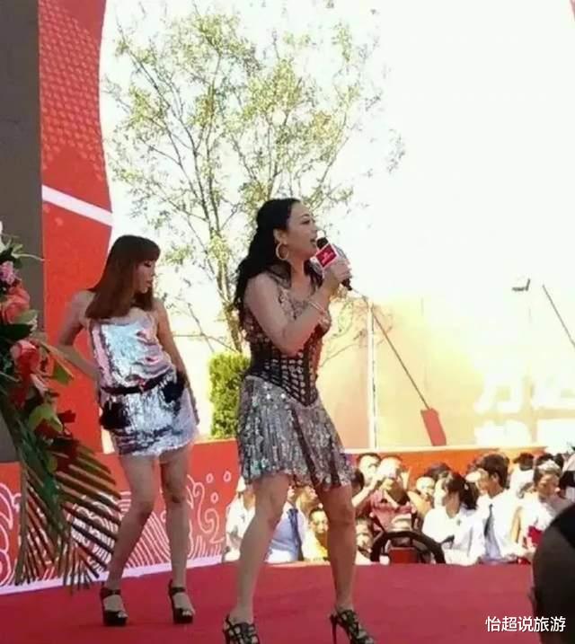 钟丽缇|51岁钟丽缇近况曝光引热议：不要面子了，这个世界就锤不了你。