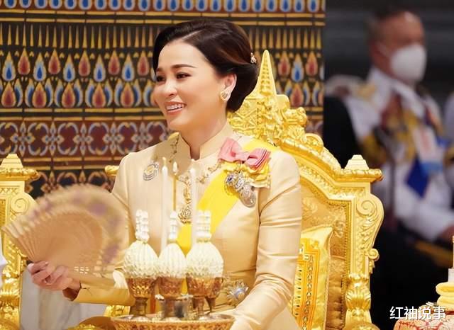 江苏卫视|苏提达地位飙升了！见到诗琳通不用匍匐跪拜，站在一旁点头微笑