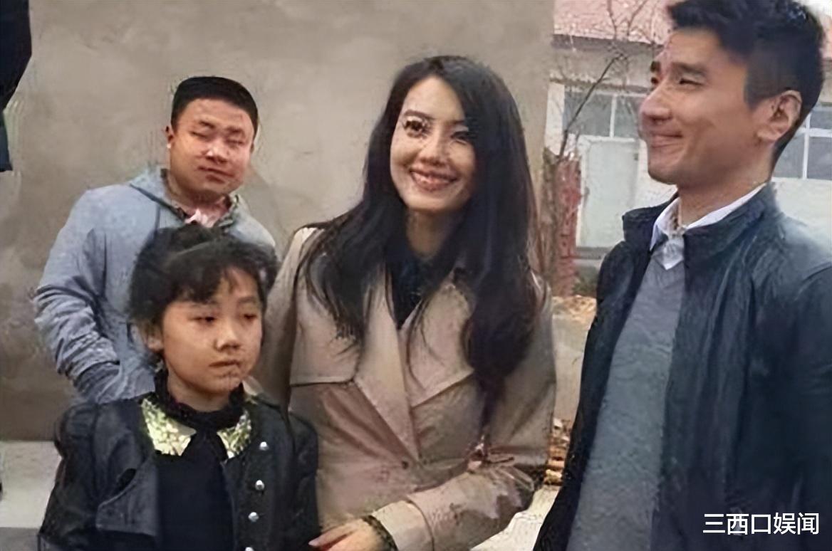 赵丽颖|岳云鹏回农村，赵丽颖回农村，高圆圆回农村，谁最做作一目了然