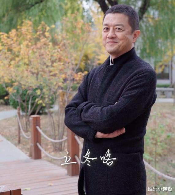 李嫣|李亚鹏晒二女儿正脸，嘴唇微翘像姐姐李嫣，全家福未见大女儿身影