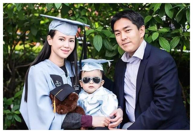现实版“三十而已”：半个名媛圈的都来了，郭晶晶被冷落了？