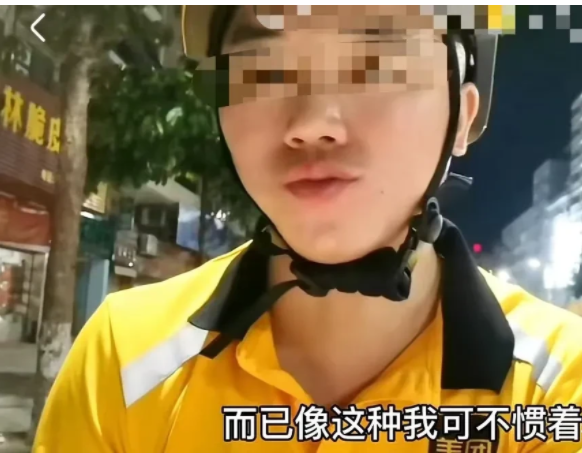 跑腿小哥接到订单给顾客送5斤米,没想到到店里却发现是50斤米