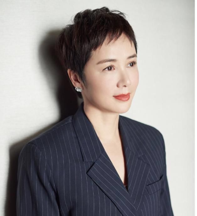 短发 女人上了年纪，建议把长发剪了吧！试试这3种气质短发，时髦减龄