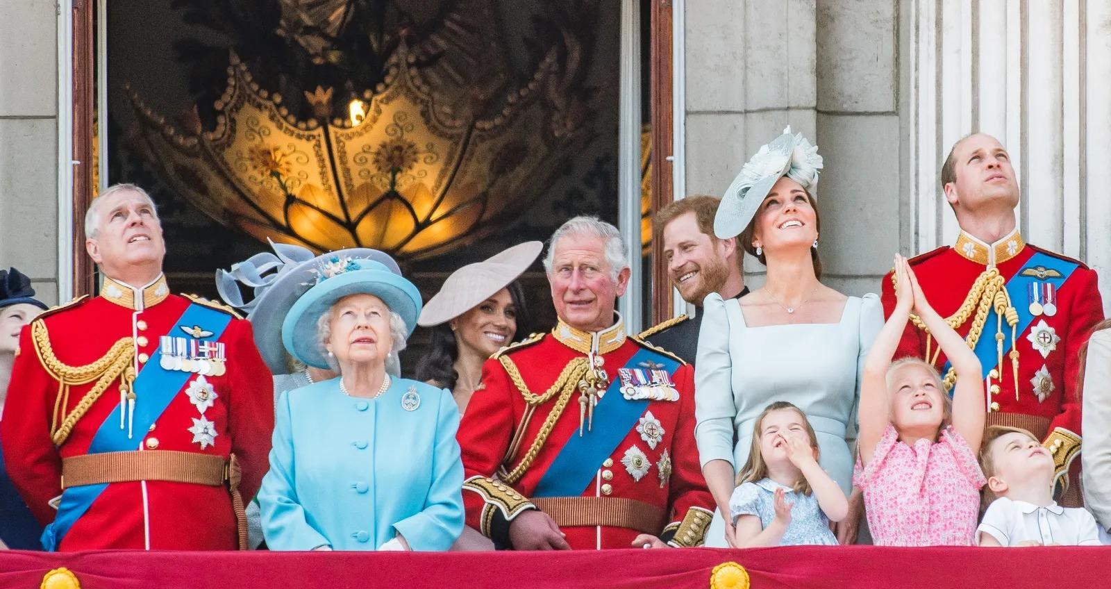 继母|哈里又曝宫廷秘闻!女王不喜欢继母,哥哥父亲不和,凯特改名了