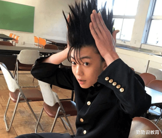 燕麦 初中生“标准发型”出炉,男生勉强能看,女生直言不如直接剃光