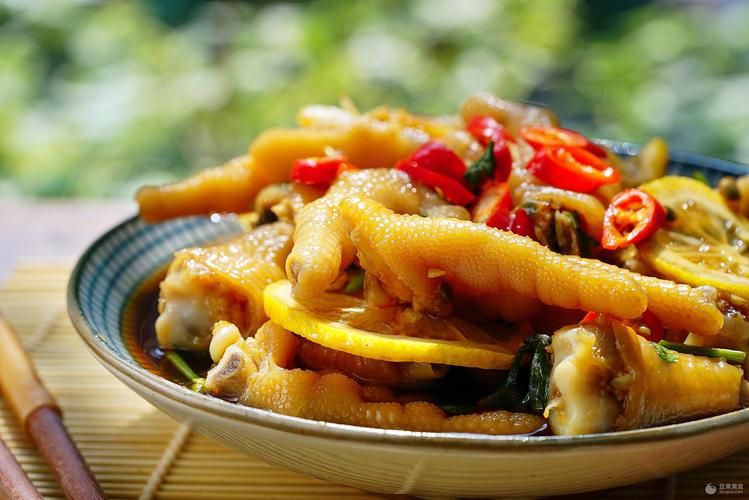 美味诱人、酸辣爽口的柠檬鸡爪