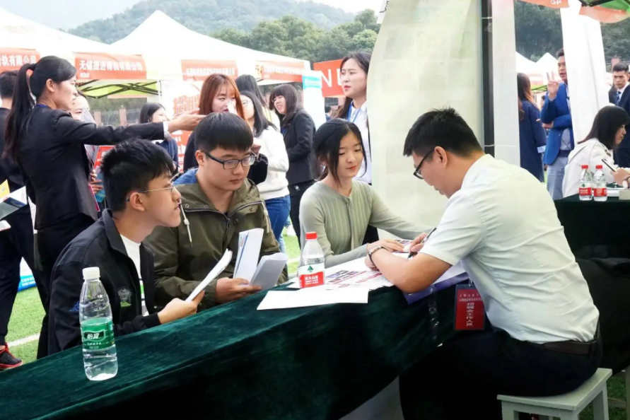 招聘|新手HR年薪10万去211招聘，结果无功而返，毕业生为何这么有底气